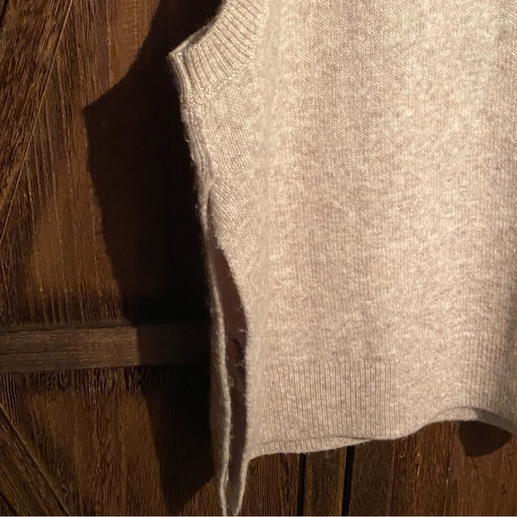 H&M Cream Sweater Vest - Picture 5 of 6